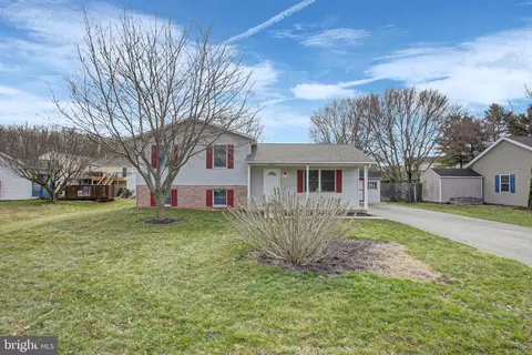 1612 Magnolia Ct, Chambersburg, PA 17202