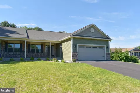 6338 Penn National Dr, Fayetteville, PA 17222