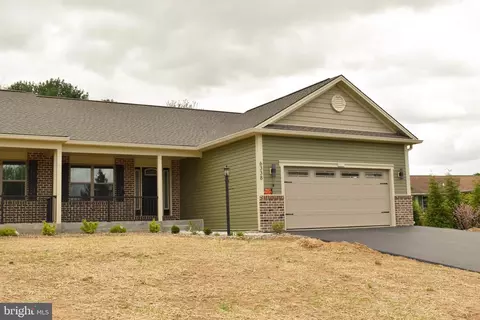 6338 Penn National Dr, Fayetteville, PA 17222