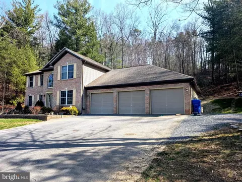 7895 Stump Run Rd, Fayetteville, PA 17222