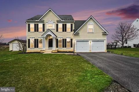 6039 Mountain View Dr, Chambersburg, PA 17202