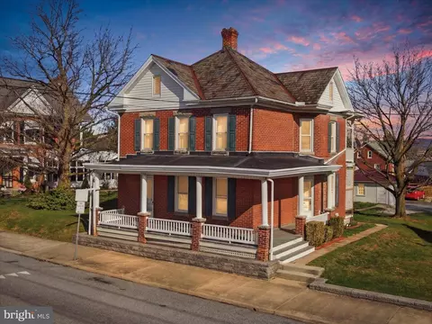 231 Fairview Ave W, Waynesboro, PA 17268