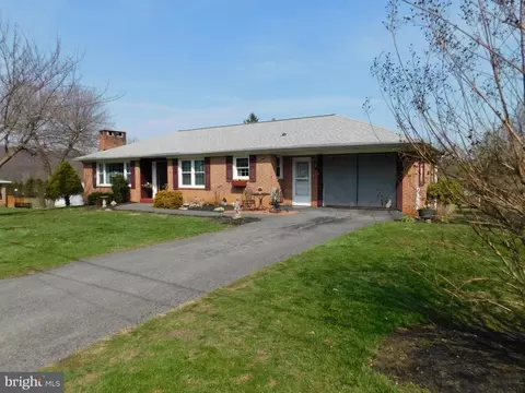15253 Ressler Ln, Blue Ridge Summit, PA 17214
