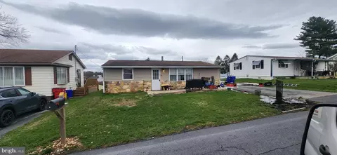 13 Forest Ave, Fayetteville, PA 17222