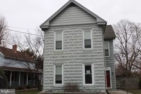 621 E Washington St, Chambersburg, PA 17201