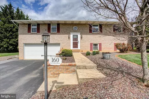 160 E Side Dr, Greencastle, PA 17225