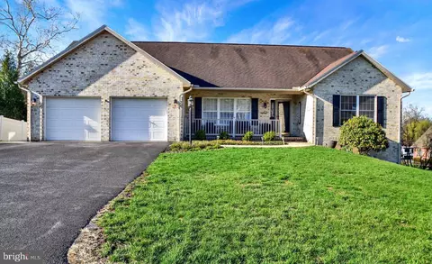 204 Jade Dr, Chambersburg, PA 17202