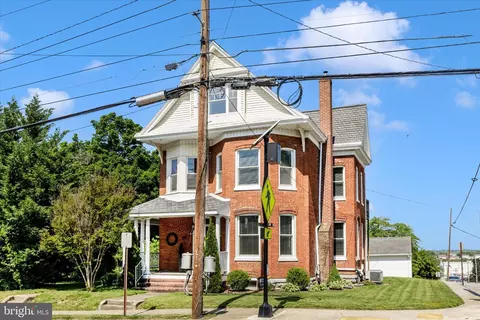 140 N Grant St, Waynesboro, PA 17268