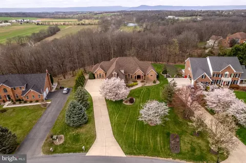 2368 Castlegreen Dr, Greencastle, PA 17225
