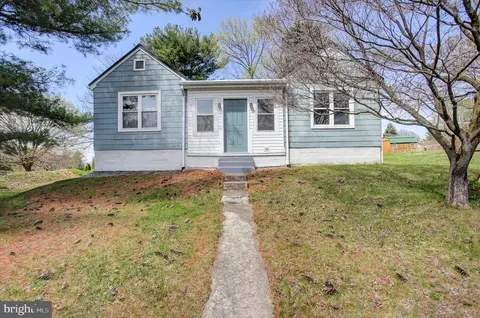 824 S S Church St, Waynesboro, PA 17268