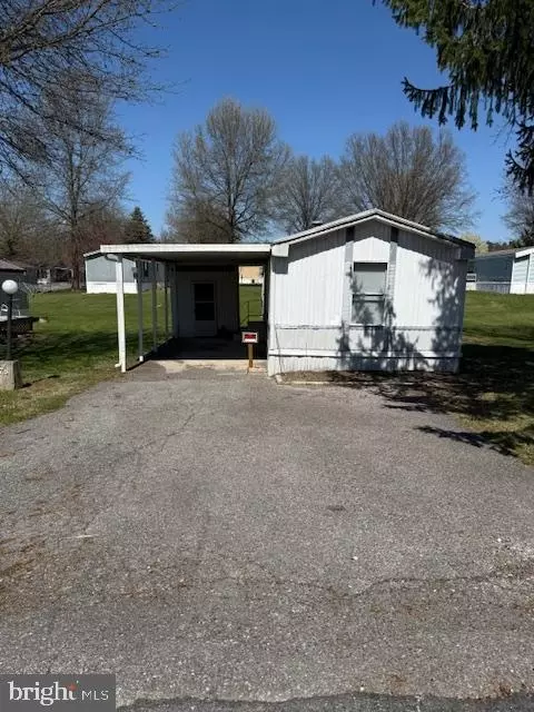 1585 Pin Oak Dr, Chambersburg, PA 17202