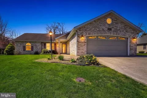 6606 Bent Oak Dr, Fayetteville, PA 17222