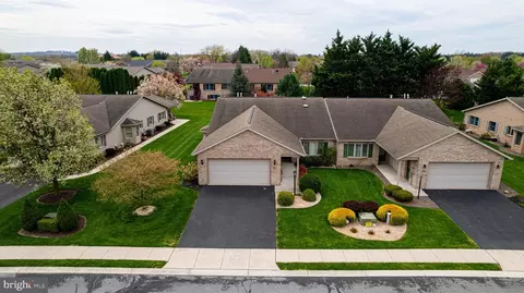 312 Sunbrook Dr #178, Chambersburg, PA 17201