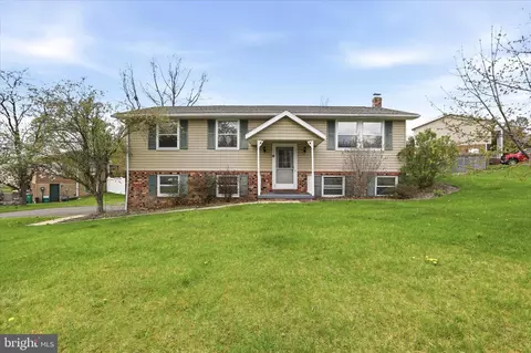99 Jameslee Dr, Chambersburg, PA 17202
