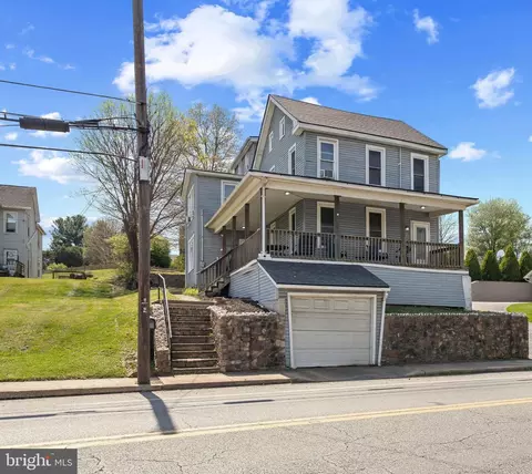 702 W Main St, Waynesboro, PA 17268