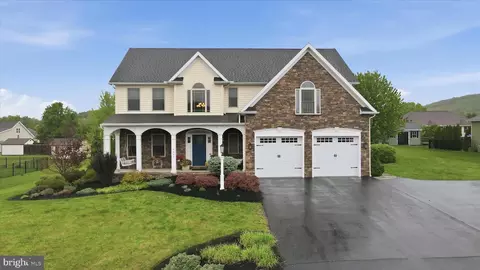 6690 Olde Pine Dr, Chambersburg, PA 17202