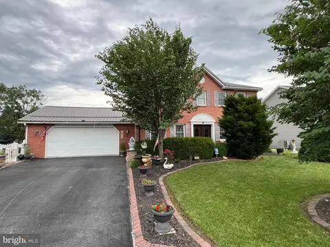 3526 Turnberry Dr, Chambersburg, PA 17202