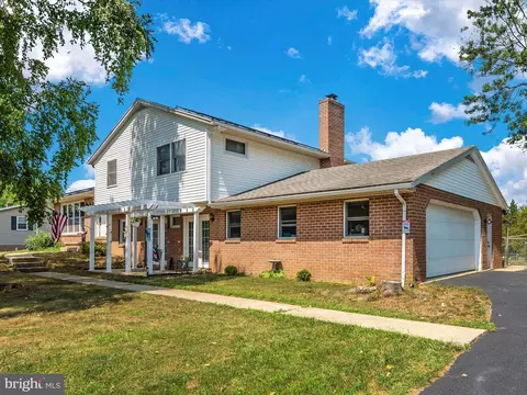 6423 Bickle Rd, Chambersburg, PA 17202