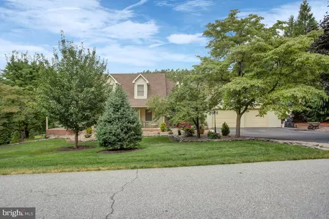 511 Larkspur Ln, Chambersburg, PA 17202