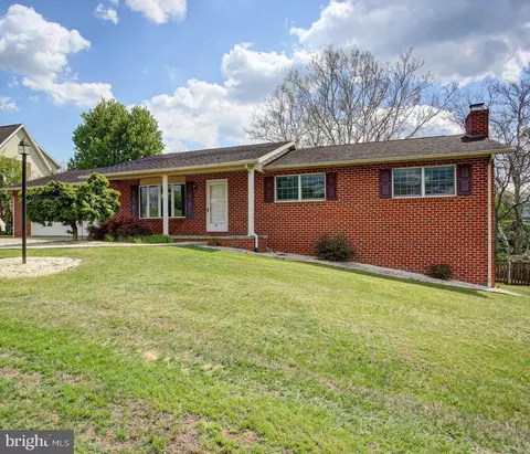250 Jade Dr, Chambersburg, PA 17202