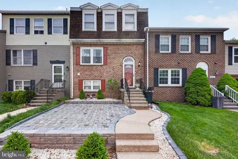 824 Woodlawn Dr, Chambersburg, PA 17201