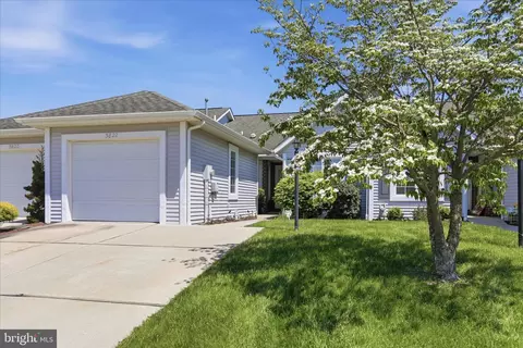 3822 Farmstead Dr, Fayetteville, PA 17222