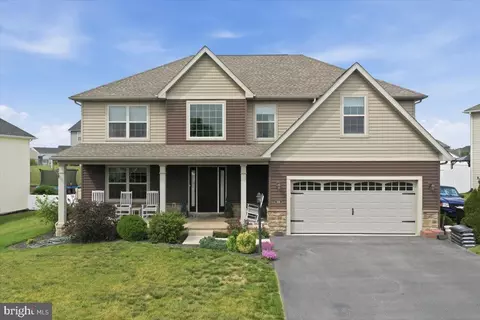 9361 Lindale Ave, Greencastle, PA 17225