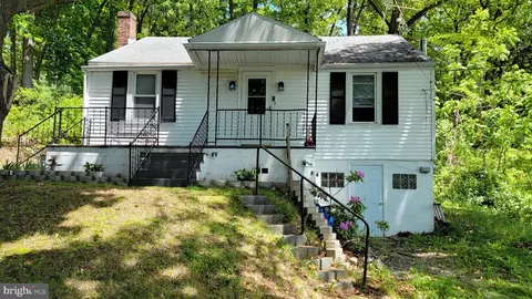 8958 Tomstown Rd, Waynesboro, PA 17268