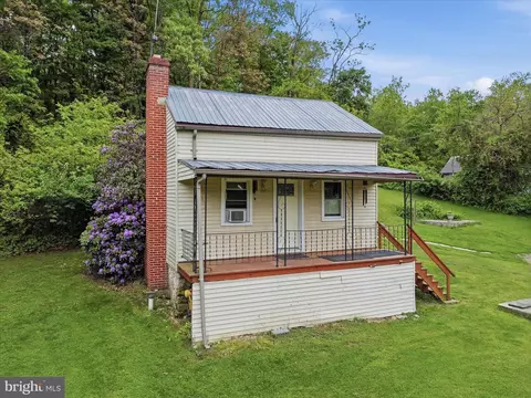 6570 Furnace Rd, Waynesboro, PA 17268