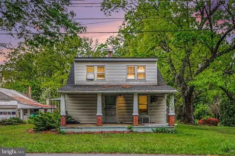1121 Black Gap Rd, Fayetteville, PA 17222