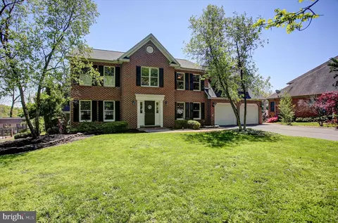 2635 Castlegreen Dr, Greencastle, PA 17225