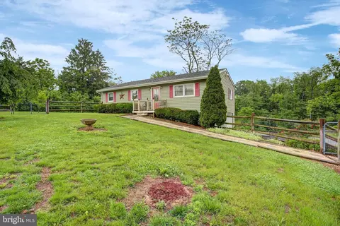 11540 Burkett Ln, Greencastle, PA 17225