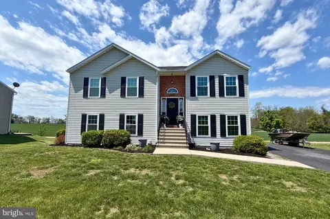 15297 Camden Dr, Greencastle, PA 17225