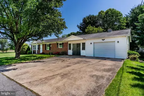 274 Cherry Lane Dr, Chambersburg, PA 17202