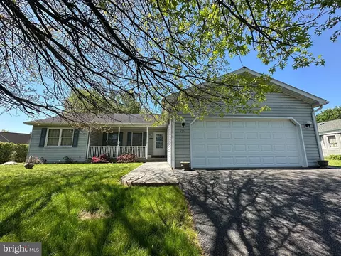 120 Chancellor Dr, Chambersburg, PA 17201