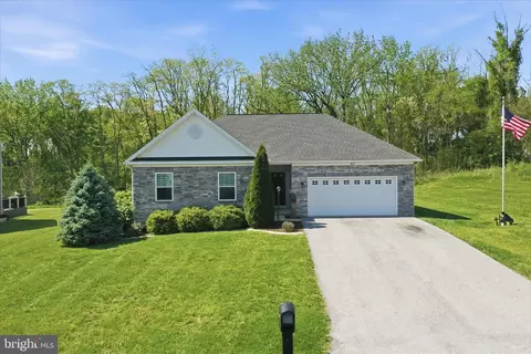 457 Ambassador Pl, Chambersburg, PA 17202