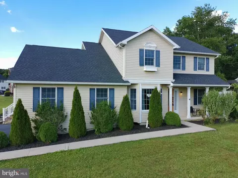 631 Eric Dr, Shippensburg, PA 17257