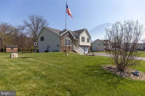1753 Raven Dr, Chambersburg, PA 17202