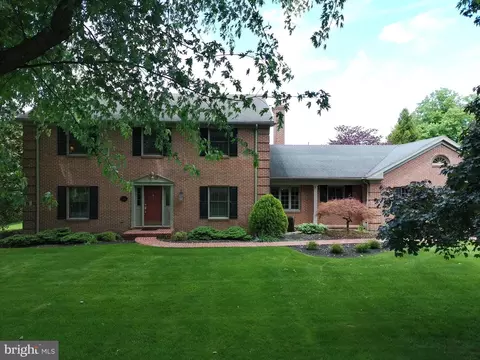 475 Larkspur Ln, Chambersburg, PA 17202