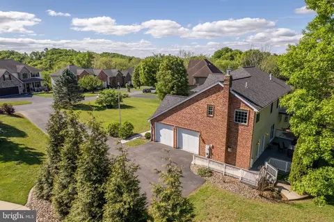 2384 Castlegreen Dr, Greencastle, PA 17225