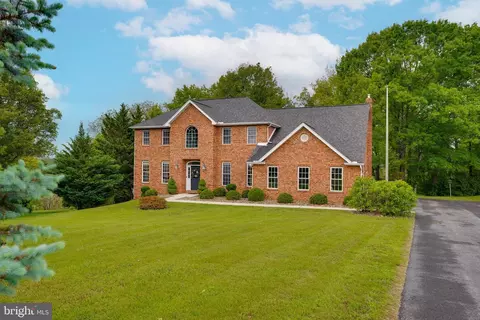 2384 Castlegreen Dr, Greencastle, PA 17225