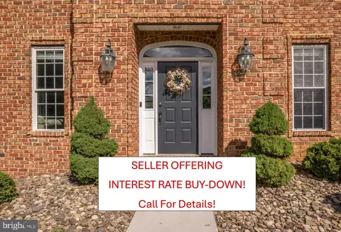 2384 Castlegreen Dr, Greencastle, PA 17225