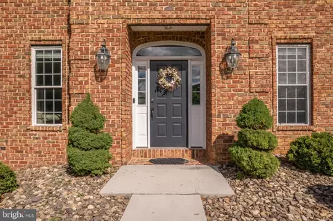 2384 Castlegreen Dr, Greencastle, PA 17225