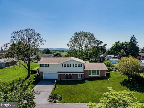 17 Kensington Dr, Chambersburg, PA 17201