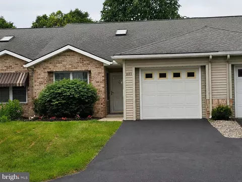 883 Geyer Dr, Chambersburg, PA 17201