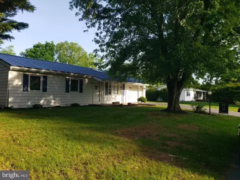 376 Valley Dr, Fayetteville, PA 17222
