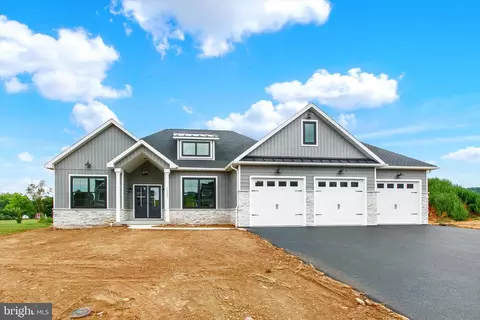10845 Sierra Dr, Waynesboro, PA 17268