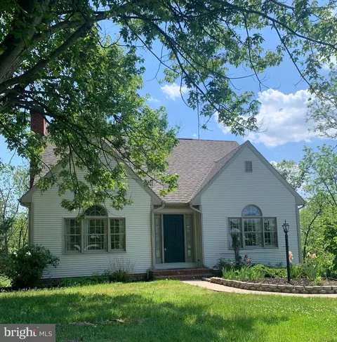 8624 Orchard Dr, Mercersburg, PA 17236