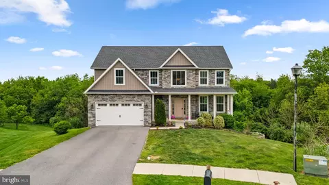 1584 Bunker Ct, Chambersburg, PA 17202