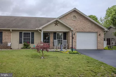 159 Ginkgo Ct, Chambersburg, PA 17201